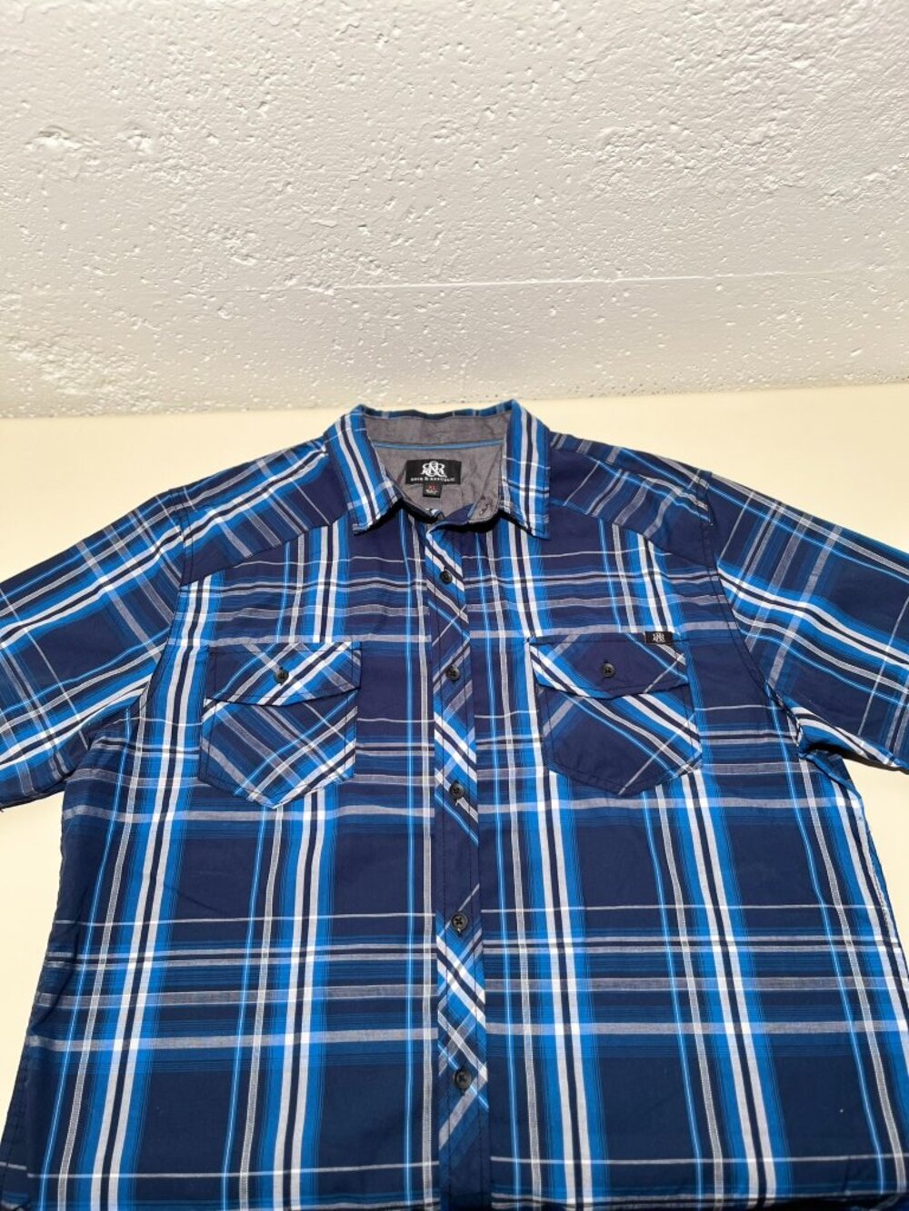 Rock & Republic Men's Plaid Button Down Short Sleeve Shirt